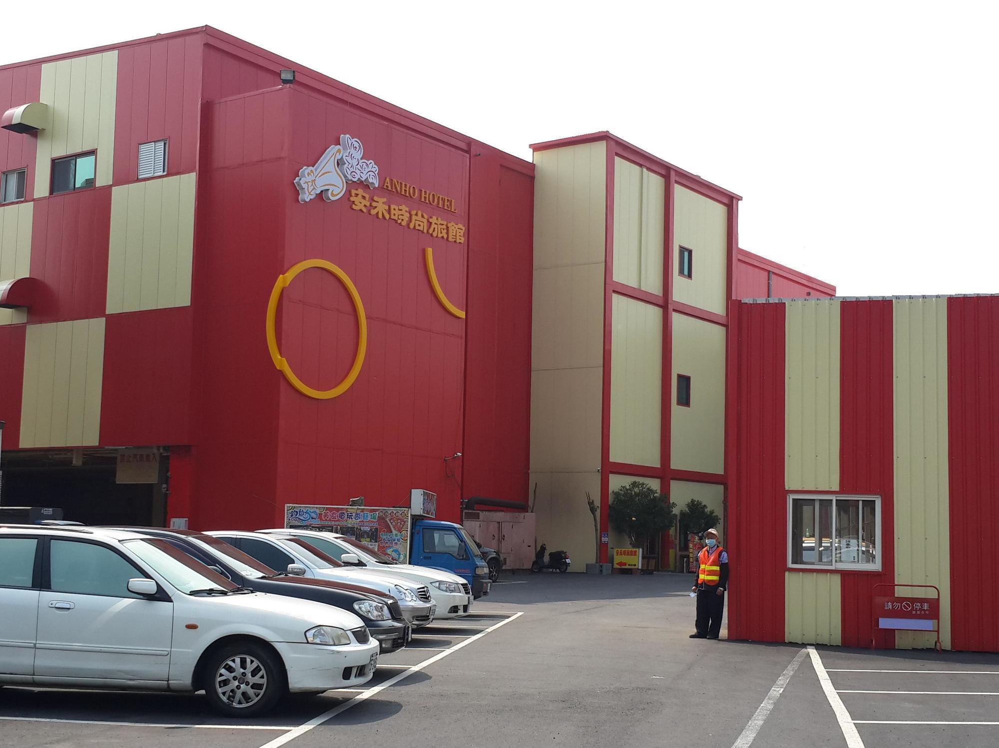 Anho Chew Hotel Luodong Bagian luar foto