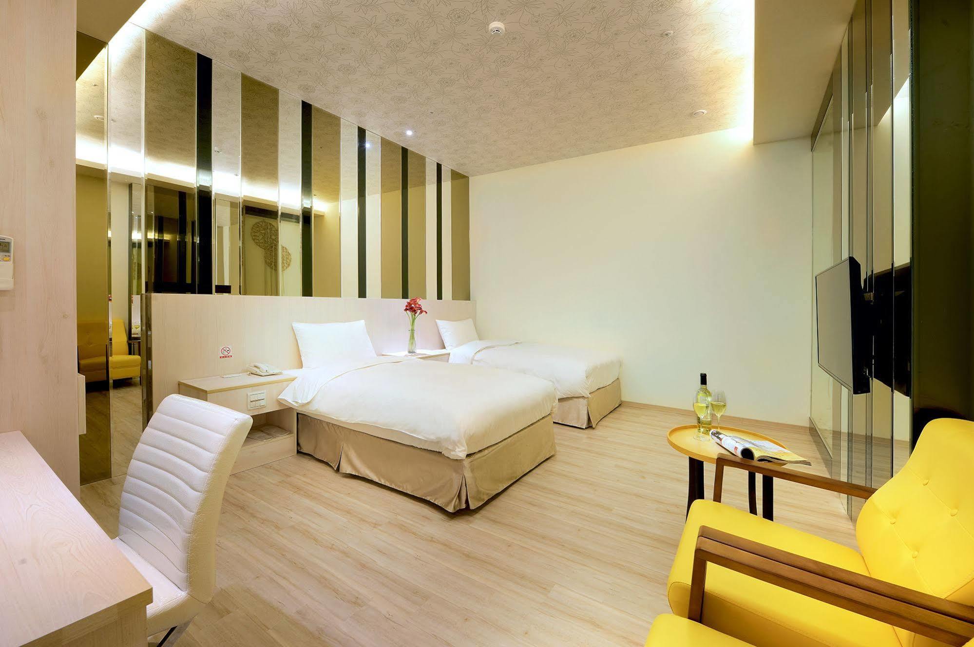 Anho Chew Hotel Luodong Bagian luar foto